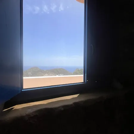 Aigli アパート アナフィ